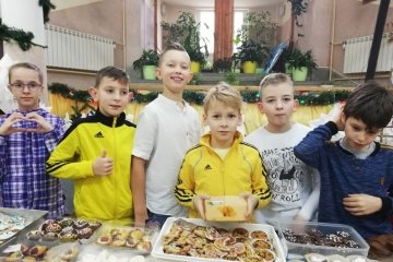 Pomagamy _ Klasa 1a i 4a 
