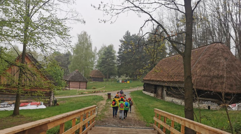 Wycieczka klasy 1b i 3a do Nadwiślańskiego Parku Etnograficznego w Wygiełzowie _Siercza 2022
